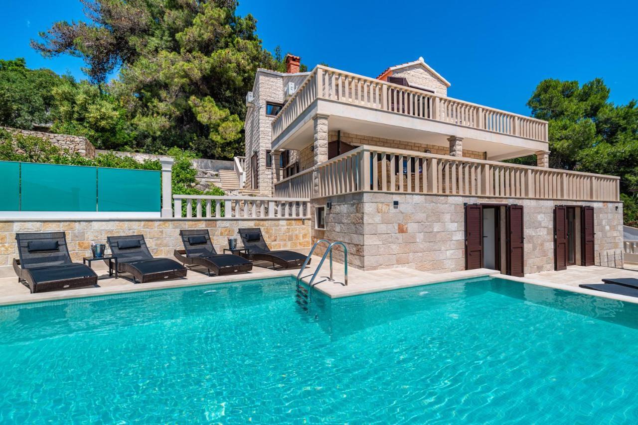 Villa Kadena - Luxury Seaside Villa With Private Heated Pool Selca  المظهر الخارجي الصورة