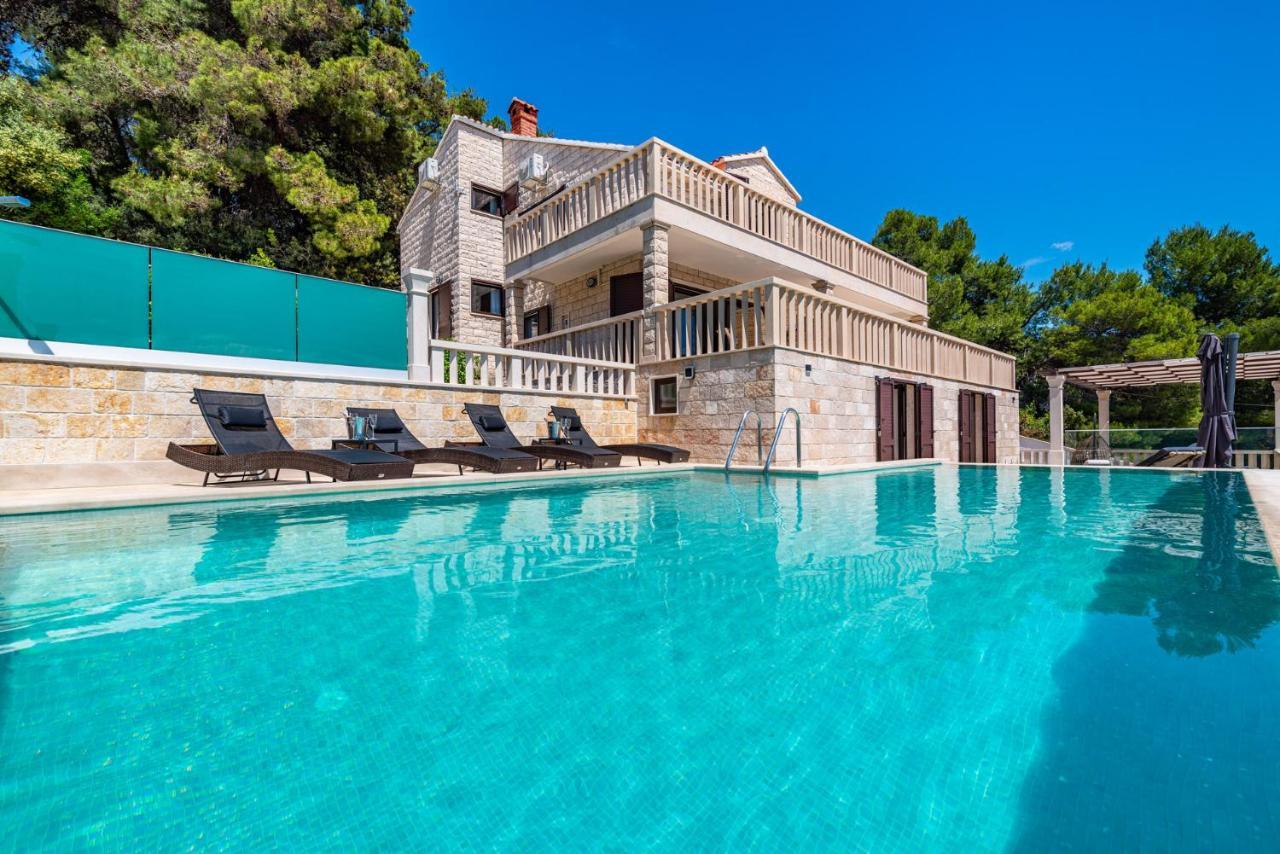 Villa Kadena - Luxury Seaside Villa With Private Heated Pool Selca  المظهر الخارجي الصورة